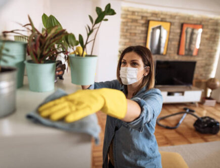 gute vertrauenswürdige Putzfrau